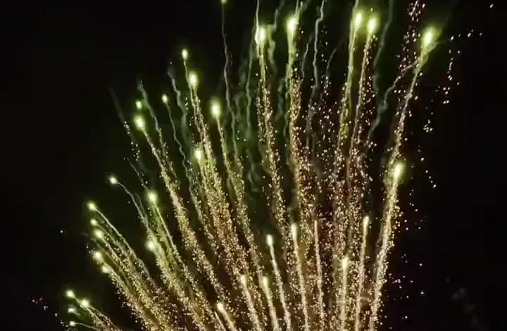 Show de fogos de artifício em festival